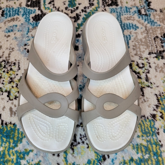 Crocs Meleen Twist Style Comfort Lightweight Tan/White Shoe Size Womens 8 - Picture 1 of 7